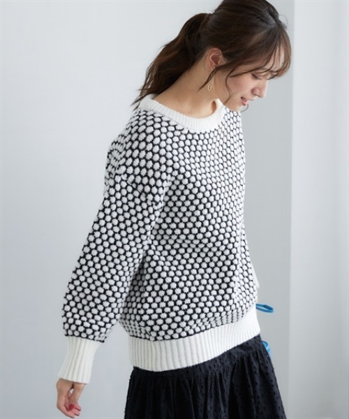 nissen(ニッセン)の「ぽこぽこ配色ジャガードオーバーサイズニット<大きいサイズ有>(ニット/セーター・レディース・ホワイト系2/ホワイト系1/ブラック系1/ブラック系2・L~LL/S~M)」の3枚目の写真