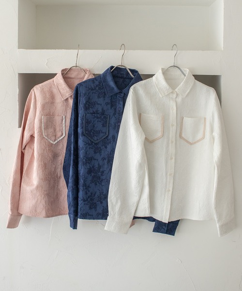 HER CLOSET(ハークローゼット)の「【HER CLOSET】25AW新作 ジャガード サテンシャツブラウス JACQUARD SATIN SHIRT BLOUSE(シャツ/ブラウス・レディース・ネイビー/スモークピンク/アイボリー・MEDIUM)」の4枚目の写真
