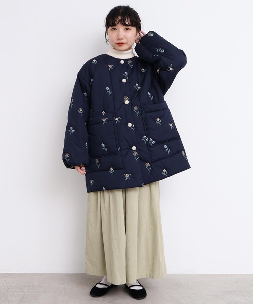 l'atelier du savon（アトリエドサボン）の「_お花のクロスステッチ　キルト刺繍コート（その他アウター・レディース・オフホワイト/ネイビー・FREE）」の21枚目の写真