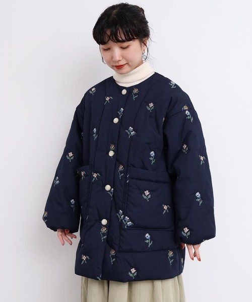 l'atelier du savon（アトリエドサボン）の「_お花のクロスステッチ　キルト刺繍コート（その他アウター・レディース・オフホワイト/ネイビー・FREE）」の14枚目の写真