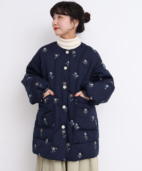 l'atelier du savon（アトリエドサボン）の「_お花のクロスステッチ　キルト刺繍コート（その他アウター・レディース・オフホワイト/ネイビー・FREE）」の11枚目の写真