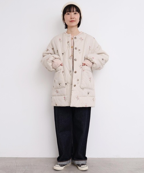 l'atelier du savon（アトリエドサボン）の「_お花のクロスステッチ　キルト刺繍コート（その他アウター・レディース・オフホワイト/ネイビー・FREE）」の17枚目の写真