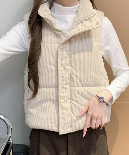 gossip!ロサンゼルス(ゴシップロサンゼルス)の「【Y2Kガーリー】レトロコーデュロイスタンドカラーベスト/中綿入りショート丈(ベスト・レディース・オフホワイト/ピンク/ベージュ/ブラック/ブルー・FREE)」の2枚目の写真