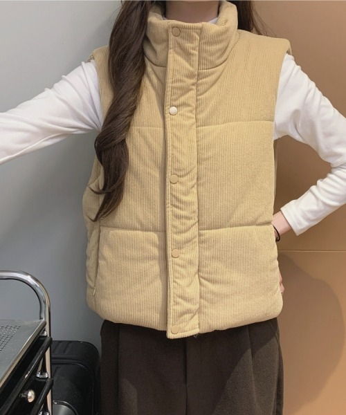 gossip!ロサンゼルス(ゴシップロサンゼルス)の「【Y2Kガーリー】レトロコーデュロイスタンドカラーベスト/中綿入りショート丈(ベスト・レディース・オフホワイト/ピンク/ベージュ/ブラック/ブルー・FREE)」の13枚目の写真