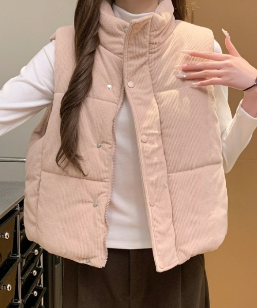 gossip!ロサンゼルス(ゴシップロサンゼルス)の「【Y2Kガーリー】レトロコーデュロイスタンドカラーベスト/中綿入りショート丈(ベスト・レディース・オフホワイト/ピンク/ベージュ/ブラック/ブルー・FREE)」の17枚目の写真