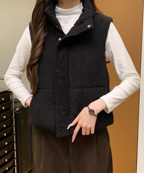 gossip!ロサンゼルス(ゴシップロサンゼルス)の「【Y2Kガーリー】レトロコーデュロイスタンドカラーベスト/中綿入りショート丈(ベスト・レディース・オフホワイト/ピンク/ベージュ/ブラック/ブルー・FREE)」の21枚目の写真