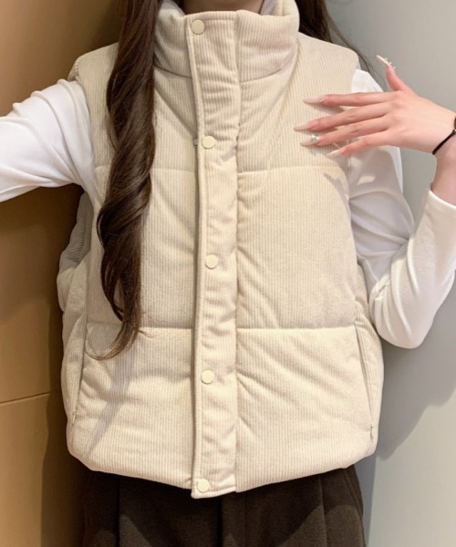 gossip!ロサンゼルス(ゴシップロサンゼルス)の「【Y2Kガーリー】レトロコーデュロイスタンドカラーベスト/中綿入りショート丈(ベスト・レディース・オフホワイト/ピンク/ベージュ/ブラック/ブルー・FREE)」の22枚目の写真