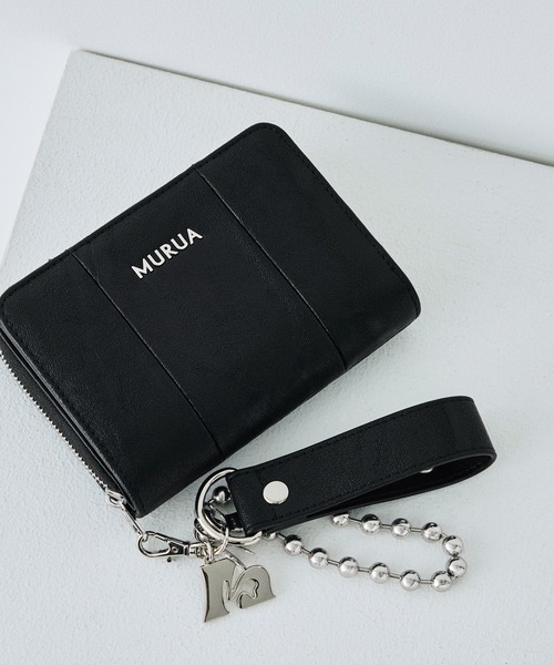 MURUA(ムルーア)の「MURUA(ムルーア)ラウンドファスナー二つ折り財布 MR-W1402 ベルトチャーム(財布・レディース・ブラック/ピンク/アイボリー・FREE)」の2枚目の写真