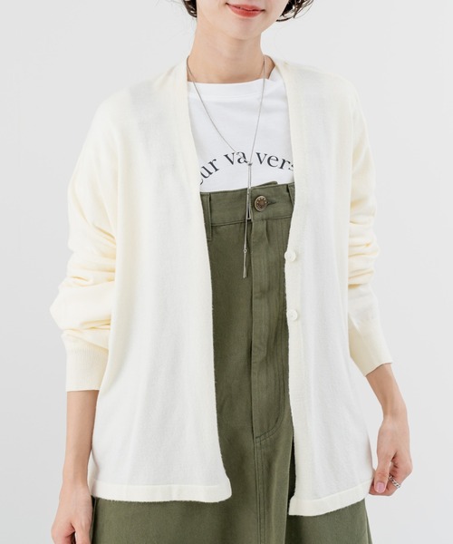 refinedworks（リファインドワークス）の「【refinedworks】しっとりとした上品な質感の デイリーニットカーディガン（カーディガン/ボレロ・レディース・レッド/ブラウン/オフホワイト・FREE）」の2枚目の写真