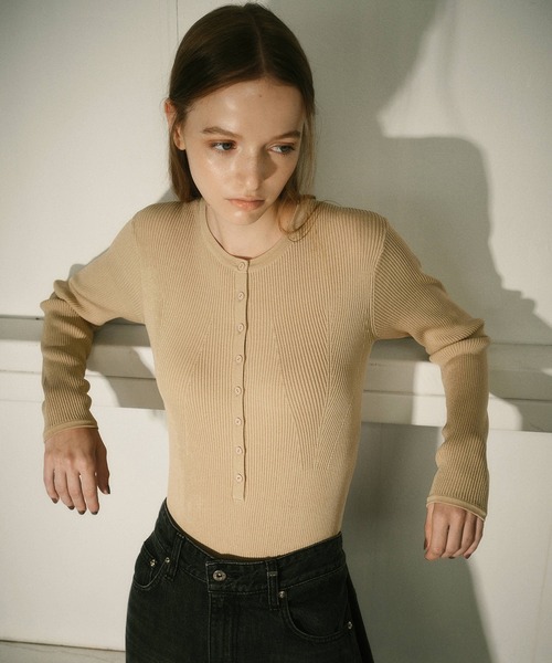LE CIEL BLEU（ルシェルブルー）の「リブドニットボディスーツ / Ribbed Knit Bodysuits（ニット/セーター・レディース・ベージュ/ブラック・36）」の2枚目の写真