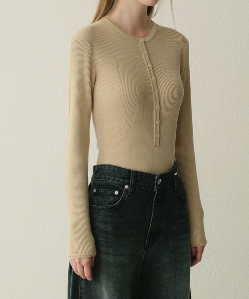 LE CIEL BLEU（ルシェルブルー）の「リブドニットボディスーツ / Ribbed Knit Bodysuits（ニット/セーター・レディース・ベージュ/ブラック・36）」の7枚目の写真