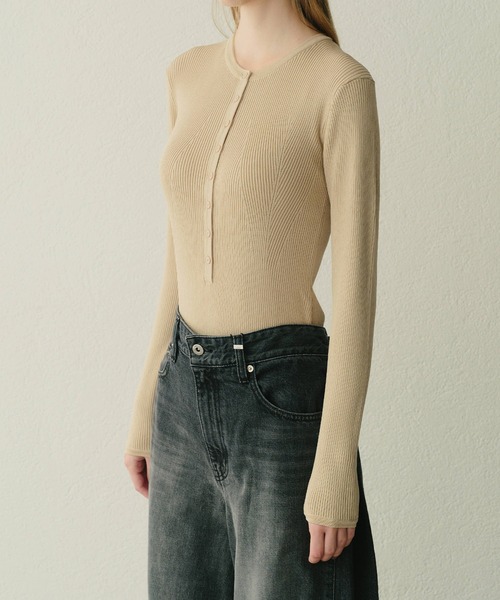 LE CIEL BLEU（ルシェルブルー）の「リブドニットボディスーツ / Ribbed Knit Bodysuits（ニット/セーター・レディース・ベージュ/ブラック・36）」の6枚目の写真