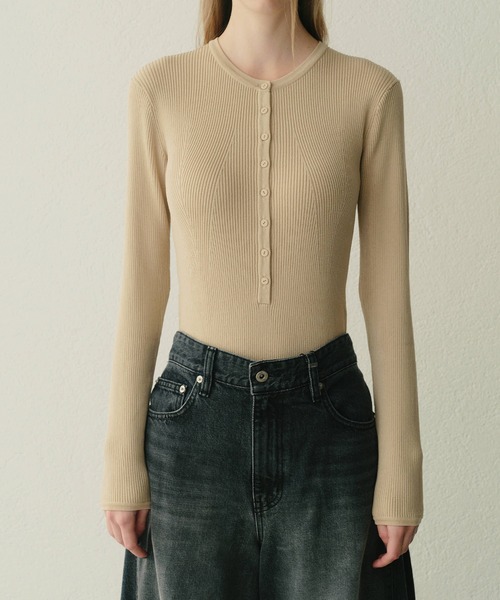 LE CIEL BLEU（ルシェルブルー）の「リブドニットボディスーツ / Ribbed Knit Bodysuits（ニット/セーター・レディース・ベージュ/ブラック・36）」の8枚目の写真
