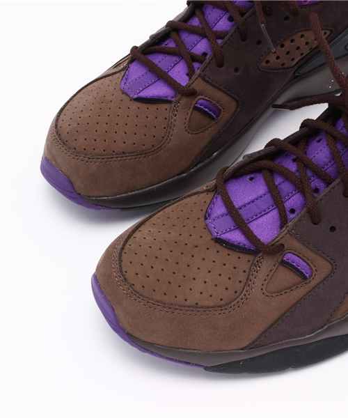 NIKE(ナイキ)の「NIKE MOWABB OG(スニーカー・メンズ・グレイッシュベージュ/チョコ・27/27.5/26.5)」の6枚目の写真