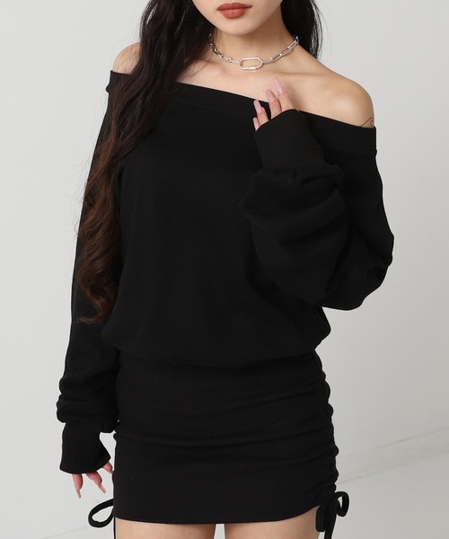ANAP(アナップ)の「裏毛 オフショルダー サイドギャザー ミニ スウェット ワンピース(ワンピース・レディース・ブラック/グレー・F)」の2枚目の写真
