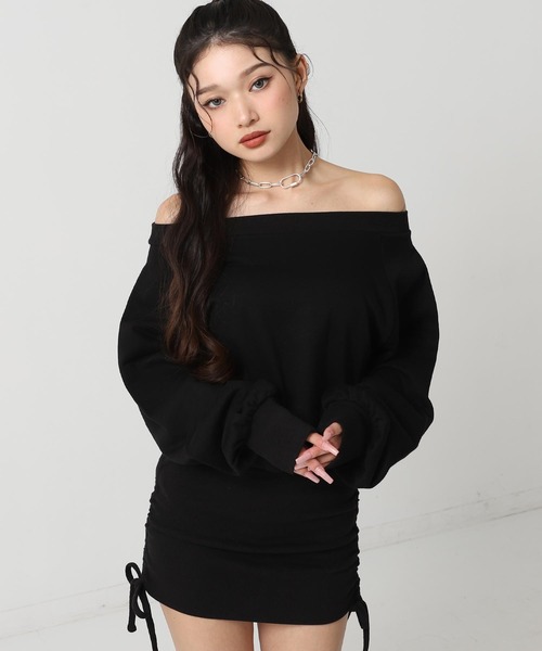 ANAP(アナップ)の「裏毛 オフショルダー サイドギャザー ミニ スウェット ワンピース(ワンピース・レディース・ブラック/グレー・F)」の17枚目の写真