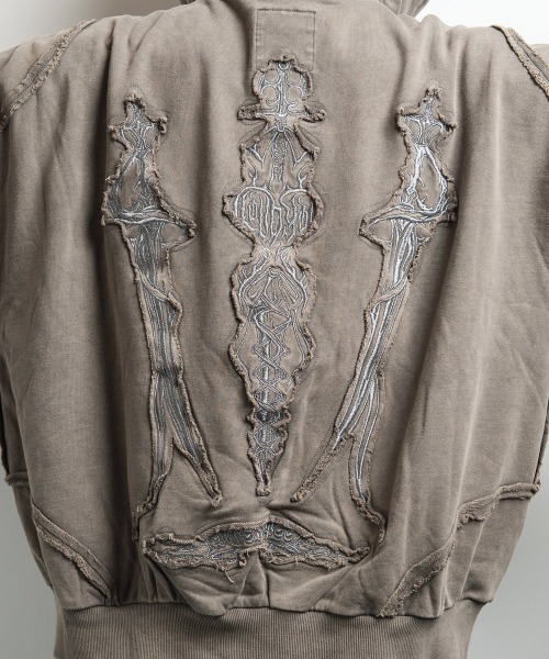 BACKSTAGE PASS（バックステージパス）の「TRIPLE DAGGER HOODIE