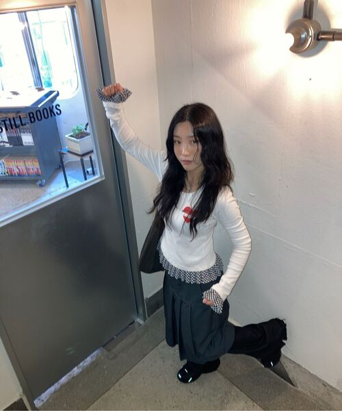 FLAREUP(フレアアップ)の「Pleats Midi Skirt (FL-243_Charcoal)(スカート・レディース・チャコール・1/2)」の12枚目の写真