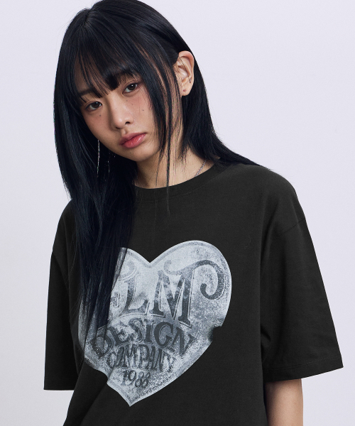 F.ILLUMINATE(フィルミネイト)の「FLM ヴィンテージハートグラフィックTシャツ-ブラック(Tシャツ/カットソー・レディース・その他・SMALL/MEDIUM/LARGE)」の3枚目の写真