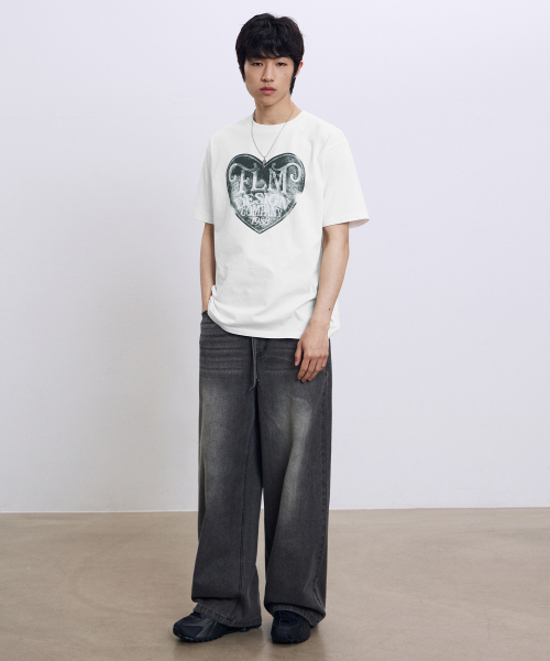 F.ILLUMINATE(フィルミネイト)の「FLM ヴィンテージハートグラフィックTシャツ-ブラック(Tシャツ/カットソー・レディース・その他・SMALL/MEDIUM/LARGE)」の5枚目の写真