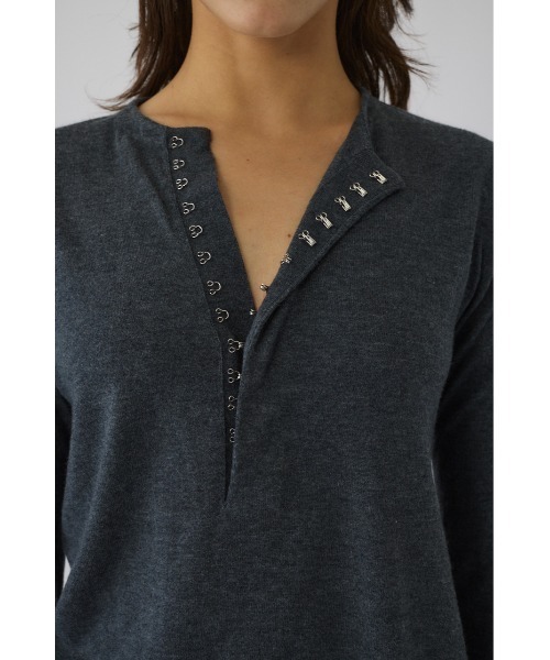 RIM.ARK（リムアーク）の「Hook design silk blend knit ホックデザインシルクブレンドニット（ニット/セーター・レディース・アイボリー/グレー/ブラウン/ブラック・FREE）」の20枚目の写真