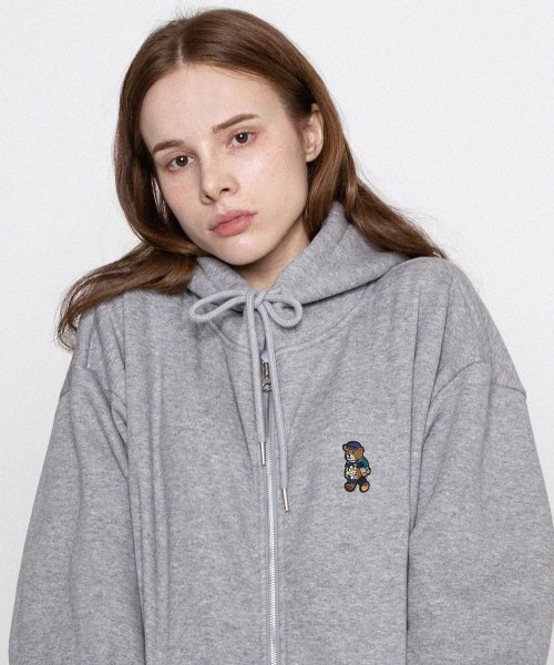 GRAVER（グレーバー）の「[UNISEX]デイジーブーケベア刺繍フード集業_グレー（パーカー・レディース・グレー・LARGE/MEDIUM）」の3枚目の写真