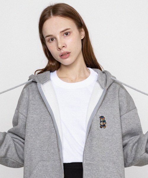 GRAVER（グレーバー）の「[UNISEX]デイジーブーケベア刺繍フード集業_グレー（パーカー・レディース・グレー・LARGE/MEDIUM）」の4枚目の写真