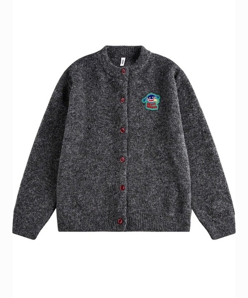 FreeZone（フリーゾーン）の「赤ボタン×刺繍ワッペン ニットカーディガン（ニット/セーター・メンズ・ダークグレー・F）」の6枚目の写真