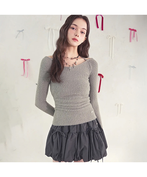 Vivacious(ビバシャス)の「Kiss Contour Line Knit_4Colors(ニット/セーター・レディース・チャコール/ブラック/アイボリー/ブラウン・SMALL/MEDIUM)」の3枚目の写真