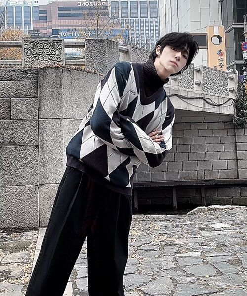 SELITIO(セレティオ)の「アーガイルVネックソフトニットネイビー(ニット/セーター・メンズ・ネイビー・MEDIUM/LARGE/X-LARGE)」の7枚目の写真
