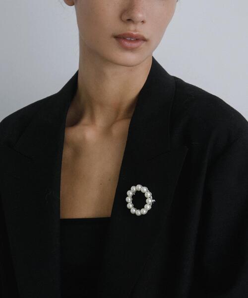 URBAN RESEARCH(アーバンリサーチ)の「decor『デコール』 Broach maru pearl(ブローチ/コサージュ・レディース・ホワイト系その他・-)」の2枚目の写真