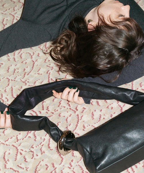ADAM ET ROPE'(アダムエロペ)の「【PFT】Fuka Bangle Shoulder(ショルダーバッグ・レディース・ブラック/ブラウン・FREE)」の4枚目の写真
