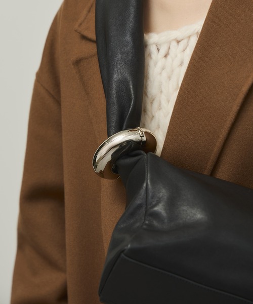 ADAM ET ROPE'(アダムエロペ)の「【PFT】Fuka Bangle Shoulder(ショルダーバッグ・レディース・ブラック/ブラウン・FREE)」の7枚目の写真
