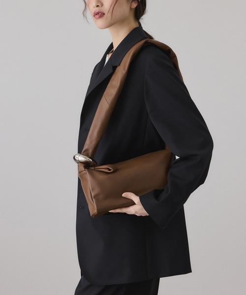 ADAM ET ROPE'(アダムエロペ)の「【PFT】Fuka Bangle Shoulder(ショルダーバッグ・レディース・ブラック/ブラウン・FREE)」の9枚目の写真
