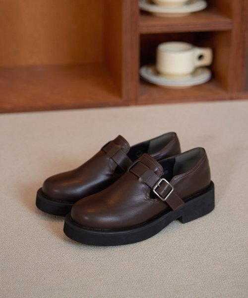 CESTI(セスティ)の「ベーグルラウンドTストラップローファー (BROWN)(ローファー・レディース・ブラウン・22.5cm/23cm/23.5cm/24cm/24.5cm/25cm)」の7枚目の写真