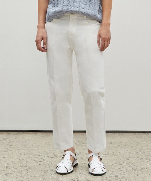 DECET（デケト）の「[夏生地]Cropped Tapered Jeans DCPT004Ivory（デニムパンツ・レディース・その他・30/26/28）」の2枚目の写真