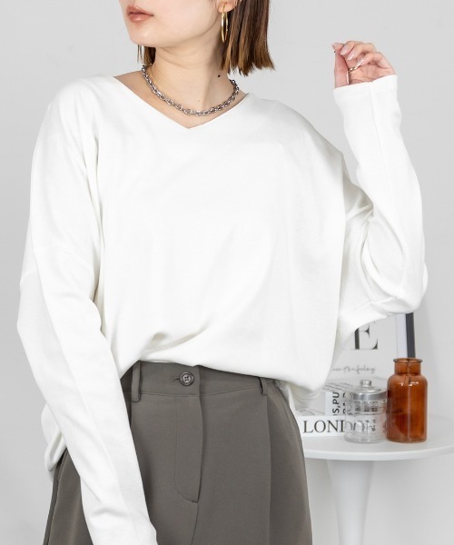 RCD(アールシーディー)の「【幅広いコーデに使用できる】ドルマンスリーブVネックTシャツ(Tシャツ/カットソー・レディース・杢グレー/バーガンディー/チャコールグレー/グレイッシュベージュ/カーキ/ブラック/オフホワイト/ネイビー・M/4L/L/LL/3L)」の2枚目の写真
