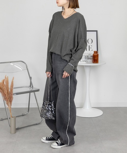 RCD(アールシーディー)の「【幅広いコーデに使用できる】ドルマンスリーブVネックTシャツ(Tシャツ/カットソー・レディース・杢グレー/バーガンディー/チャコールグレー/グレイッシュベージュ/カーキ/ブラック/オフホワイト/ネイビー・M/4L/L/LL/3L)」の13枚目の写真