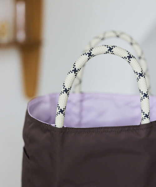 NOMADIS（ノマディス）の「NOMADIS × Firsthand/ノマディス 別注 SAC2 W/16 / リバーシブル ロゴトートバッグ（トートバッグ・レディース・ブラウン・ONE SIZE）」の2枚目の写真