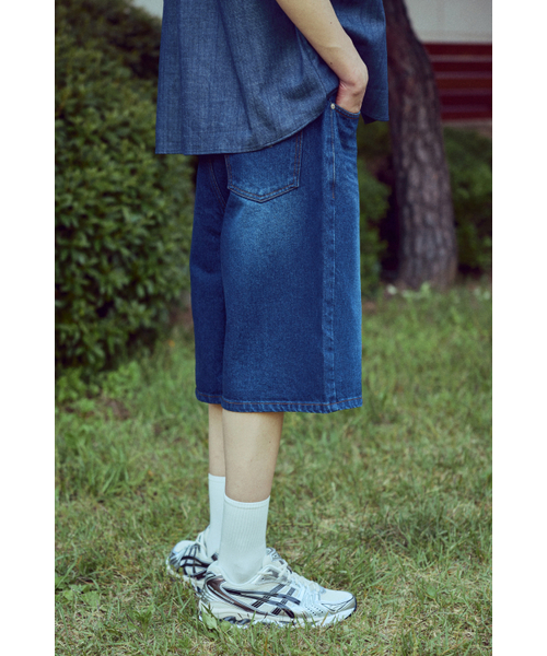 WHOLOVESART(フーラブズアート)の「wide bermuda denim pants deep blue(その他パンツ・メンズ・その他・LARGE/X-LARGE)」の2枚目の写真
