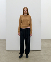 CONUNACUERA（コンヌナクエラ）の「Tilt Henley Neck Knit_Camel（ニット/セーター）」