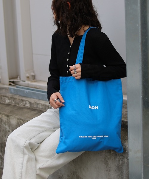 COLONY 2139(コロニートゥーワンスリーナイン)の「7デイズキャンバストートバッグ(トートバッグ・レディース・ピンク/レッド/グリーン/イエロー/ホワイト/ブラック/ブルー・FREE)」の4枚目の写真