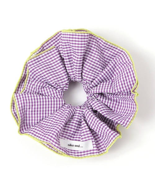 niko and...(ニコアンド)の「ギンガムチェック柄BIGシュシュ(シュシュ・レディース・ブラック/オレンジ/パープル・0)」の3枚目の写真