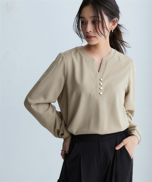 nissen（ニッセン）の「アウトラストソフトタッチカットジョーゼットスキッパープルオーバー（温度調整・吸汗速乾・UVカット）＜大きいサイズ有＞（Tシャツ/カットソー・レディース・グレイッシュブルー/グレイッシュベージュ/ネイビー・3L/LL/L/M/S）」の2枚目の写真