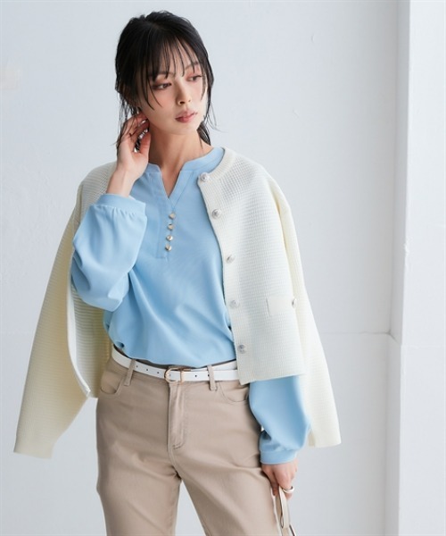 nissen（ニッセン）の「アウトラストソフトタッチカットジョーゼットスキッパープルオーバー（温度調整・吸汗速乾・UVカット）＜大きいサイズ有＞（Tシャツ/カットソー・レディース・グレイッシュブルー/グレイッシュベージュ/ネイビー・3L/LL/L/M/S）」の4枚目の写真