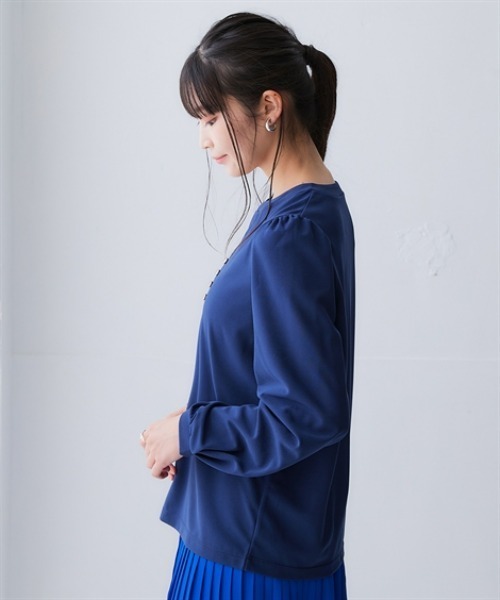 nissen（ニッセン）の「アウトラストソフトタッチカットジョーゼットスキッパープルオーバー（温度調整・吸汗速乾・UVカット）＜大きいサイズ有＞（Tシャツ/カットソー・レディース・グレイッシュブルー/グレイッシュベージュ/ネイビー・3L/LL/L/M/S）」の12枚目の写真