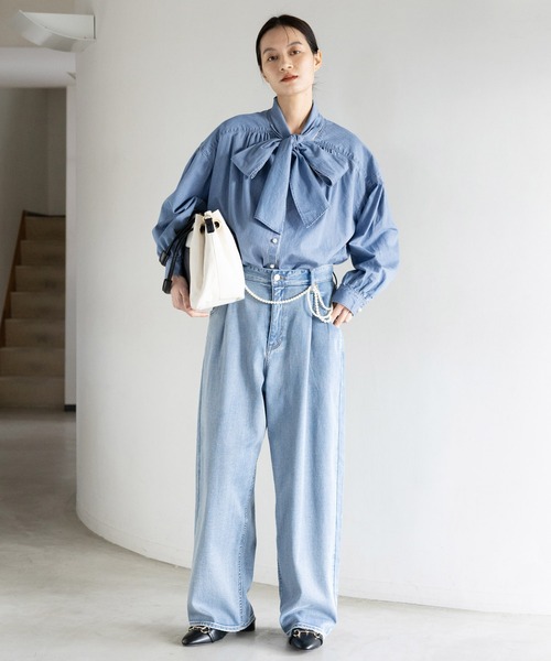 Elura(エルーラ)の「デニムボウタイブラウス/646532(シャツ/ブラウス・レディース・ライトブルー/ブルー・FREE)」の3枚目の写真