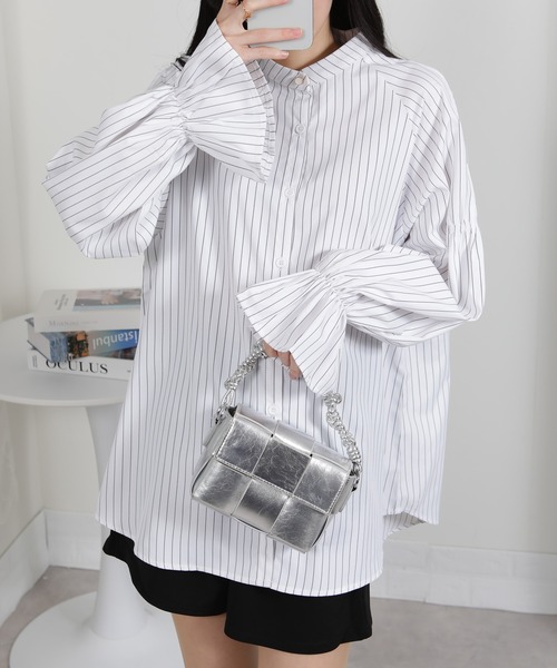 pumpkin port(パンプキンポート)の「ビッグサイズ ロング丈 袖シャーリング シャツブラウス(シャツ/ブラウス・レディース・オフホワイト/ホワイト×ブラック/ブラック×ホワイト/ホワイト・M/S/L)」の3枚目の写真