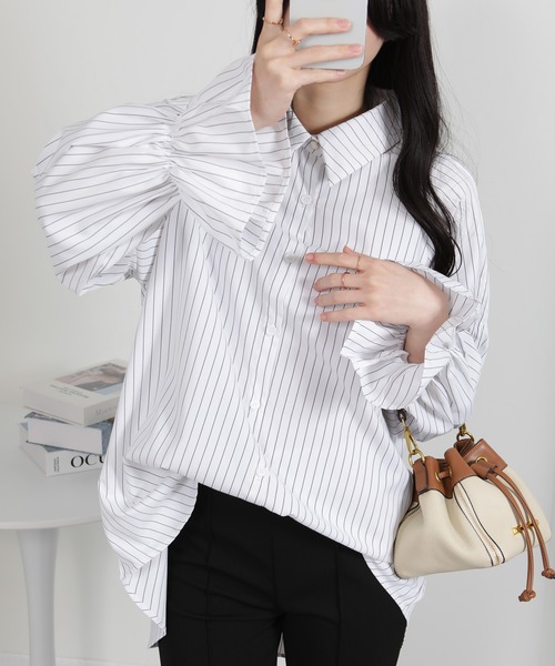 pumpkin port(パンプキンポート)の「ビッグサイズ ロング丈 袖シャーリング シャツブラウス(シャツ/ブラウス・レディース・オフホワイト/ホワイト×ブラック/ブラック×ホワイト/ホワイト・M/S/L)」の4枚目の写真