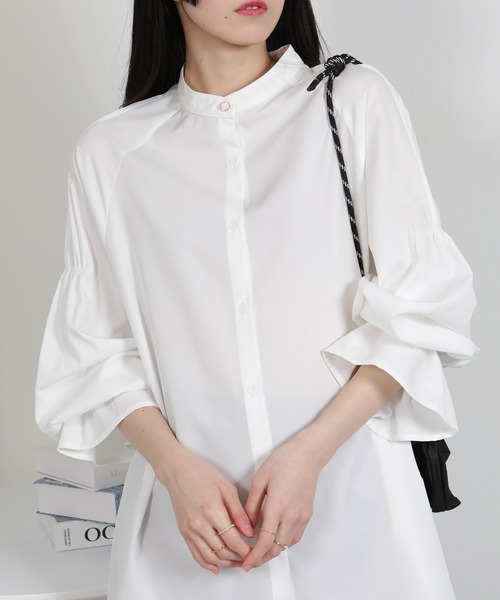pumpkin port(パンプキンポート)の「ビッグサイズ ロング丈 袖シャーリング シャツブラウス(シャツ/ブラウス・レディース・オフホワイト/ホワイト×ブラック/ブラック×ホワイト/ホワイト・M/S/L)」の7枚目の写真